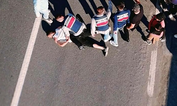 Gündemden Son Bilgiler: Edremit'te zeytin toplarken yakalanan 24 yıl 1 ay cezalı firari hakkında tutuklama kar