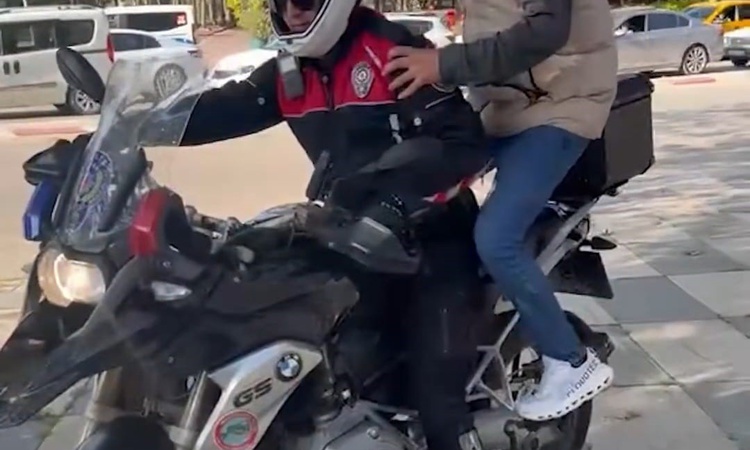 Gündemden Son Bilgiler: Elazığ'da geç kalan bazı KPSS adaylarını polis sınav merkezine yetiştirdi: Gelişmeler