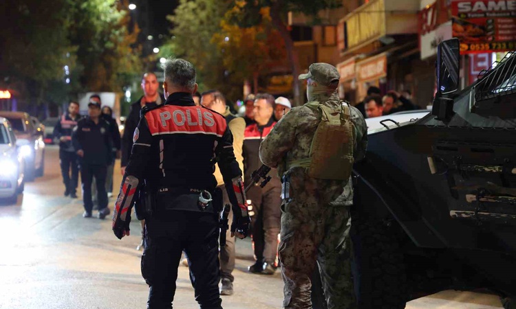 Gündemden Son Bilgiler: Elazığ İl Emniyet Müdürlüğü eğlence mekanları ve sokaklarda denetim yaptı | İşte Tüm A