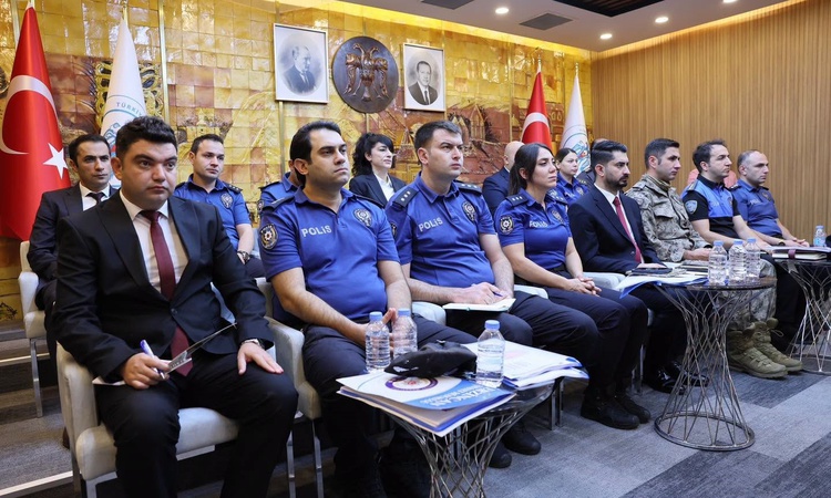 Gündemden Son Bilgiler: Erzincan'da güvenlik toplantısında okul güvenliği ve personel rehberliği ele alındı -