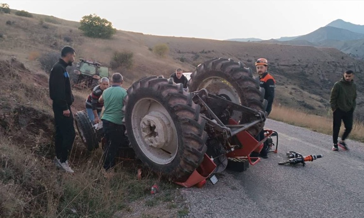 Gündemden Son Bilgiler: Erzincan Kemah'ta traktör devrildi, sürücü AFAD ve itfaiye ekiplerince kurtarıldı ve M