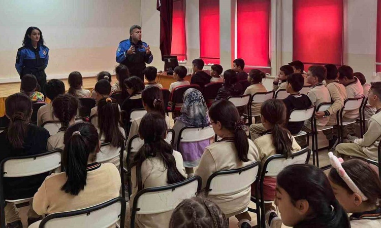 Gündemden Son Bilgiler: Erzincan'da polis 218 ilkokul öğrencisine güvenlik eğitimi verdi: Gelişmeler Takip Edi