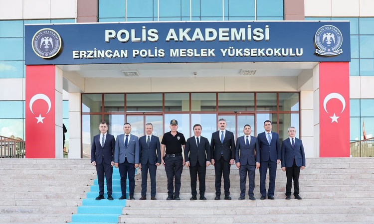 Gündemden Son Bilgiler: Erzincan Valisi Aydoğdu, Emniyet Müdürü Doköz'e iade-i ziyarette bulundu