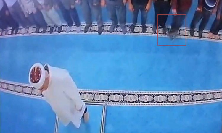 Gündemden Son Bilgiler: Erzurum'da Camide Kediye Tekme Atan Şahıs yakalanarak gözaltına sevk edildi - Son Daki