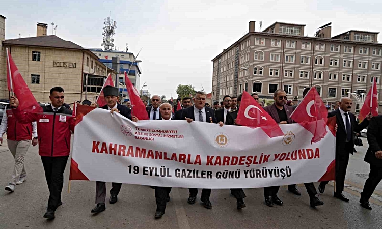 Gündemden Son Bilgiler: Erzurum’da Gaziler günü dolayısıyla kortej yürüyüşü