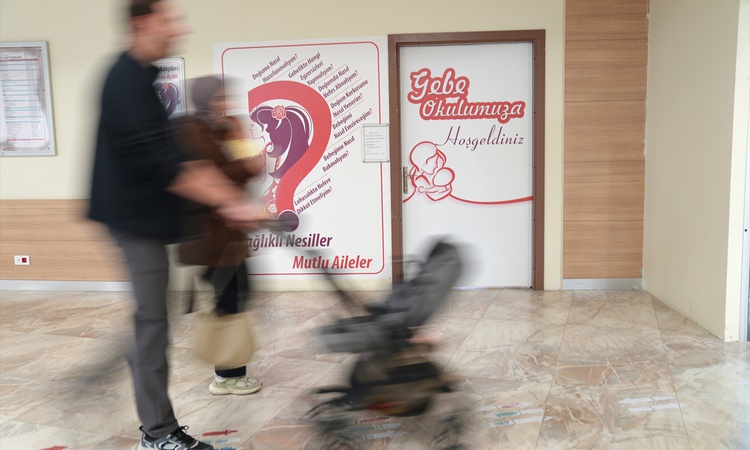 Gündemden Son Bilgiler: Erzurum Şehir Hastanesinde gebe eğitimleri normal doğumu artırıp primer sezaryeni düşü