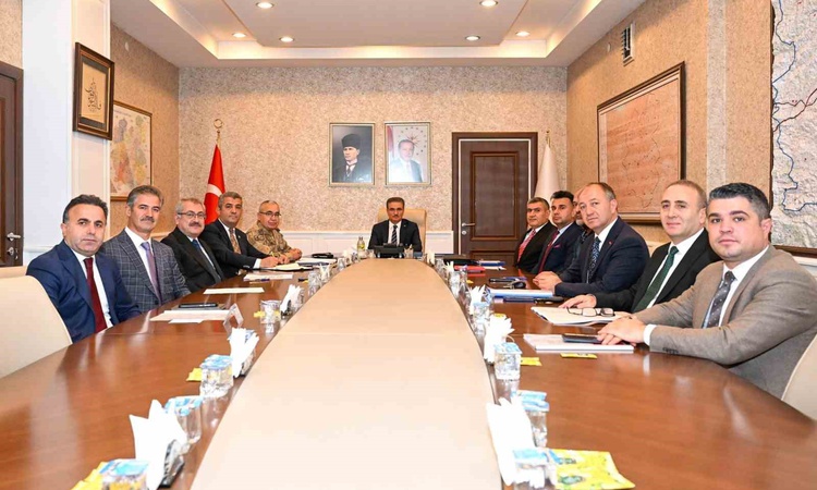 Gündemden Son Bilgiler: Erzurum'da sosyal medyanın gençler üzerindeki etkileri toplantıda masaya yatırıldı - S