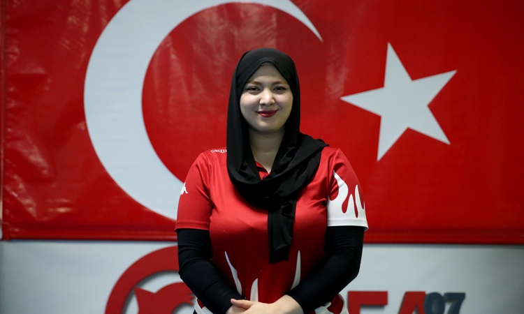 Gündemden Son Bilgiler: Eski milli tekvandocu Zülal Altın sakatlıklar sonrası fizyoterapist oldu.