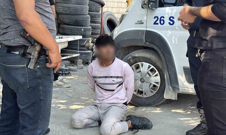 Gündemden Son Bilgiler: Eskişehir'de durdurulmak istenen 16 yaşındaki şüpheli kovalamacayla yakalandı - Son Da