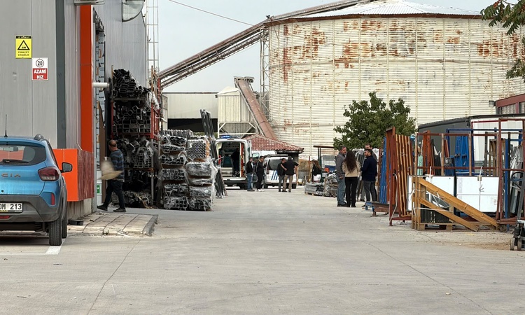 Gündemden Son Bilgiler: Eskişehir'de fabrika çatısından düşen Hikmet Sayan (52) yaşamını yitirdi - Son Dakika