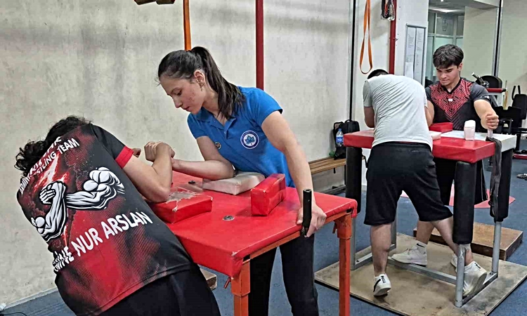 Gündemden Son Bilgiler: Eskişehir’de Gaziler Günü dolayısıyla bilek güreşi turnuvası yapıldı: Gelişmeler Takip