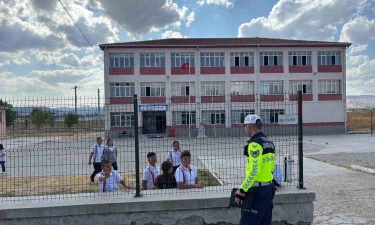 Gündemden Son Bilgiler: Eskişehir’de okul çevresi ve servis araçlarına yönelik uygulama yapıldı - Son Dakika B