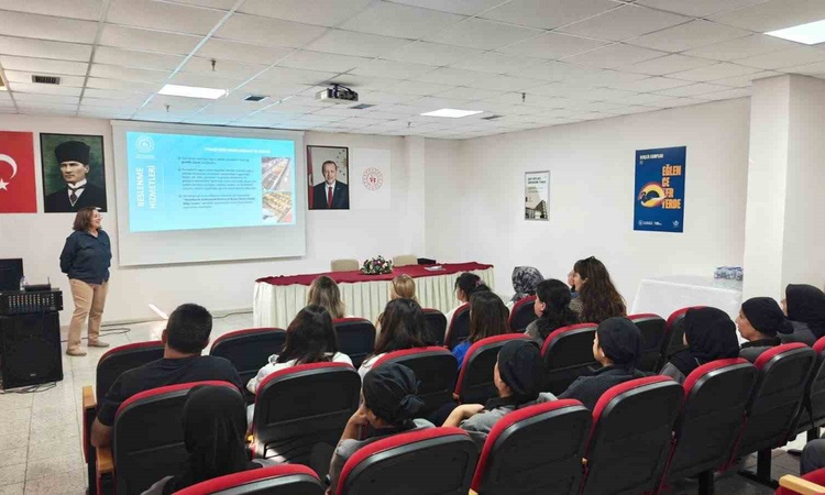 Gündemden Son Bilgiler: Eskişehir'de yurt personeline diyetisyenlerce beslenme hizmeti eğitimi verildi
