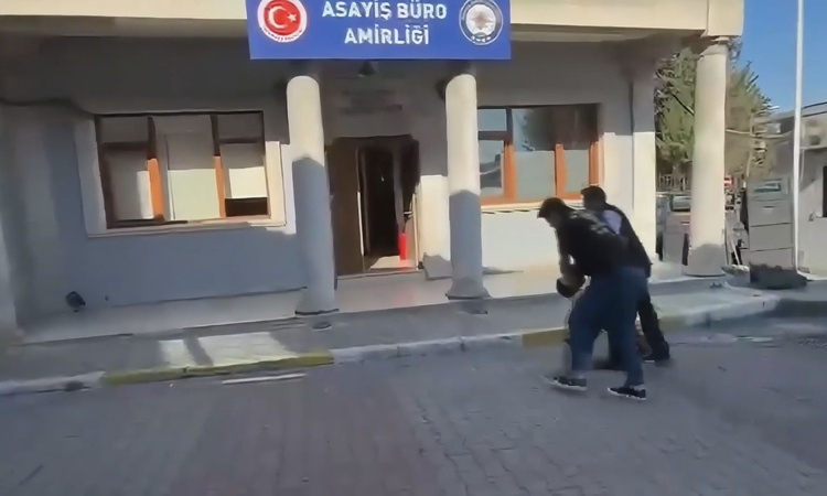 Gündemden Son Bilgiler: Eyüpsultan'da trafik polisine çarpan 16 emniyet kaydı bulunan sürücü hakkında tutuklam