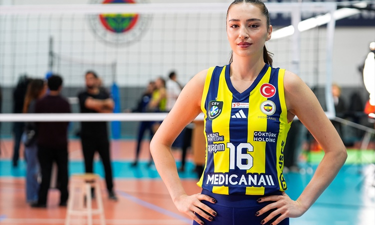 Gündemden Son Bilgiler: Fenerbahçe'nin yeni transferleri Saliha Şahin ve Ogbogu forma giymek istiyorlar. | İşt