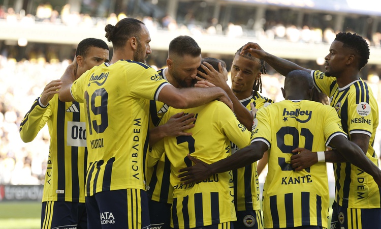 Gündemden Son Bilgiler: Fenerbahçe, Süper Lig'de 49'uncu kez yarın Çaykur Rizespor ile karşılaşıyor | İşte Tüm
