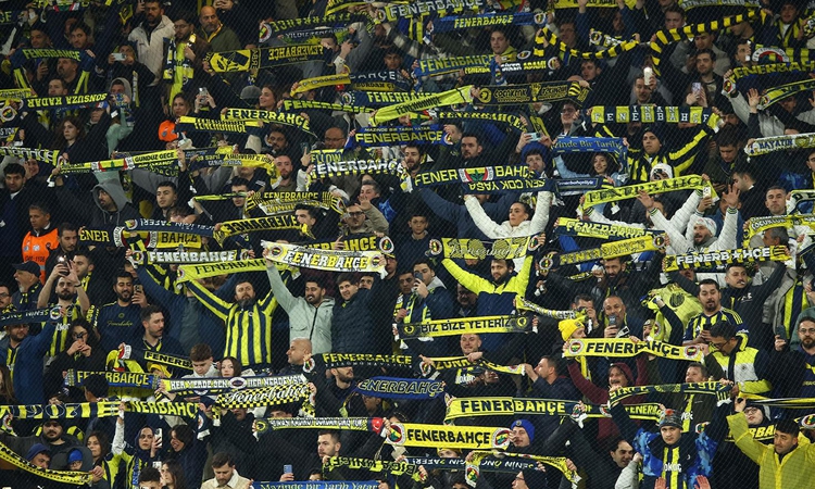 Gündemden Son Bilgiler: Fenerbahçe taraftarından yıldız isme tepki - Son Dakika Bilgileri