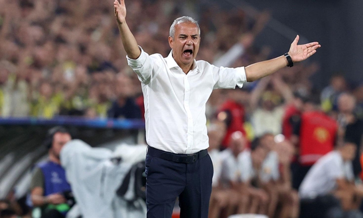 Gündemden Son Bilgiler: Fenerbahçe'de taşlar yerinden oynuyor! 4 isim kulübeye
