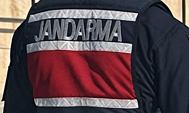 Gündemden Son Bilgiler: FETÖ/PDY’ye üye olma suçundan aranan şüpheli İzmir’de yakalandı: Gelişmeler Takip Edil