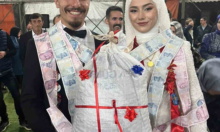 Gündemden Son Bilgiler: Furkan Maraş, Giresun Espiye'de düğünde altın yerine bir çuval fındık hediye etti ve M