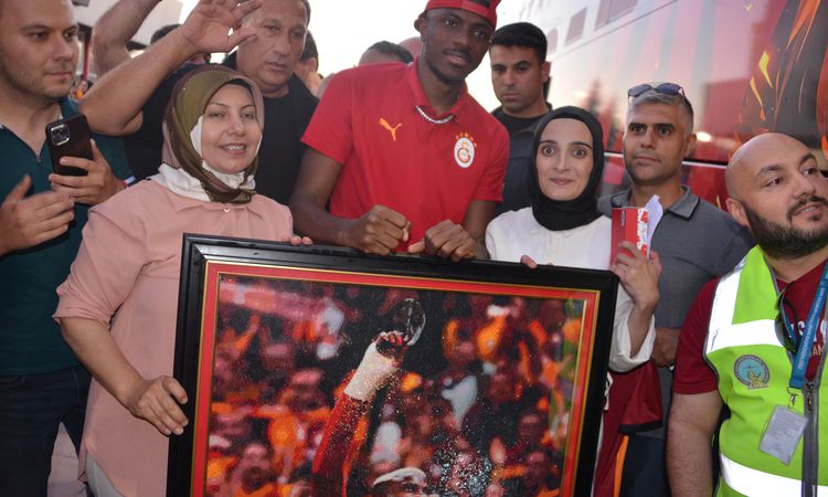 Gündemden Son Bilgiler: Galatasaray'dan Erzurum'da Osimhen'e Kristal Boncuk Sürprizi ve Merak Edilenler