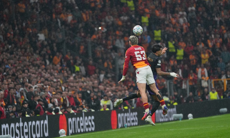 Gündemden Son Bilgiler: Galatasaray, Şampiyonlar Ligi'nde sahasında Barcelona'ya 4-1 yenildi ve Merak Edilenle