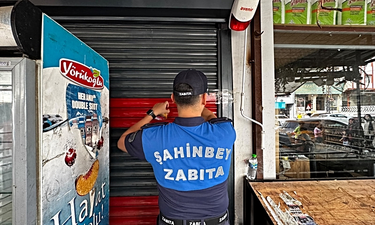 Gündemden Son Bilgiler: Gaziantep Şahinbey'de tarihi geçmiş ürün satan 3 market 3 gün kapatıldı ve Merak Edile