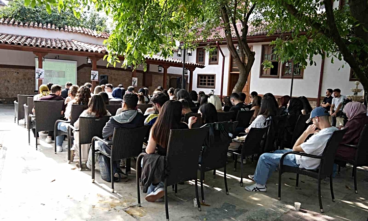 Gündemden Son Bilgiler: Gazze'de eğitim, 88 bin öğrenci için zorluklara rağmen sürdürülmeye çalışılıyor