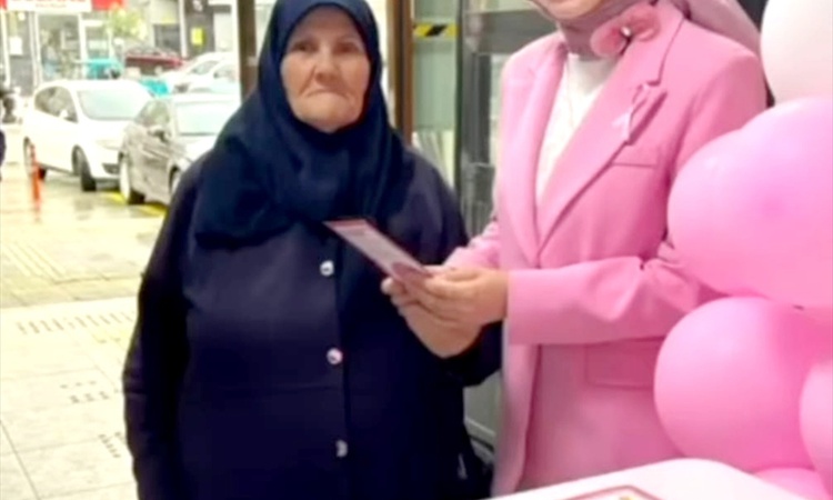 Gündemden Son Bilgiler: Gelibolu İlçe Sağlık Müdürlüğü meme kanserinde erken teşhise dikkat çekti