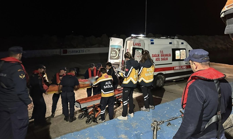 Gündemden Son Bilgiler: Gökçeada'da beyin kanaması şüphesiyle 77 yaşındaki hasta botla tahliye edildi | İşte T