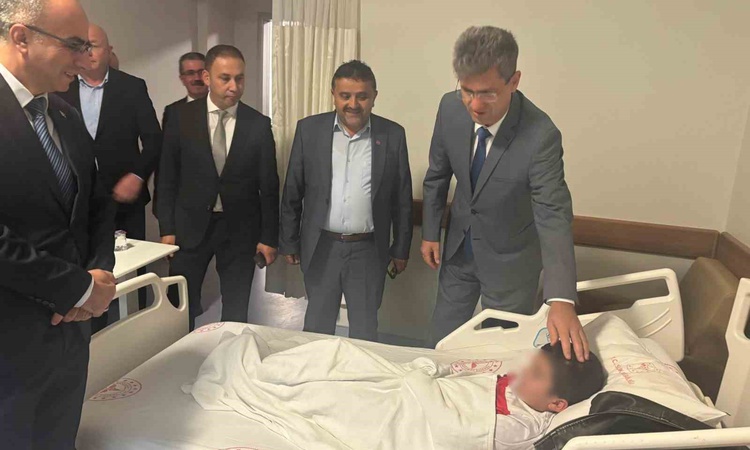 Gündemden Son Bilgiler: Görele'de öğrenci servisi ile otomobil çarpıştı, servisteki 5 öğrenci hafif yaralandı