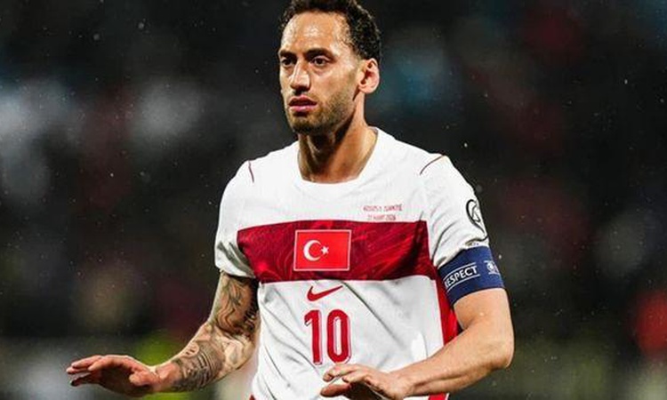 Gündemden Son Bilgiler: Hakan Çalhanoğlu neden yok? Hakan Çalhanoğlu Türkiye İtalya maçında cezalı mı, sakat m