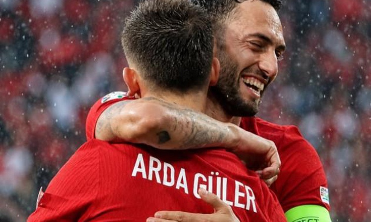 Gündemden Son Bilgiler: Hakan Çalhanoğlu neden yok, Türkiye Fransa maçında Hakan Çalhanoğlu yok mu, yedek mi,