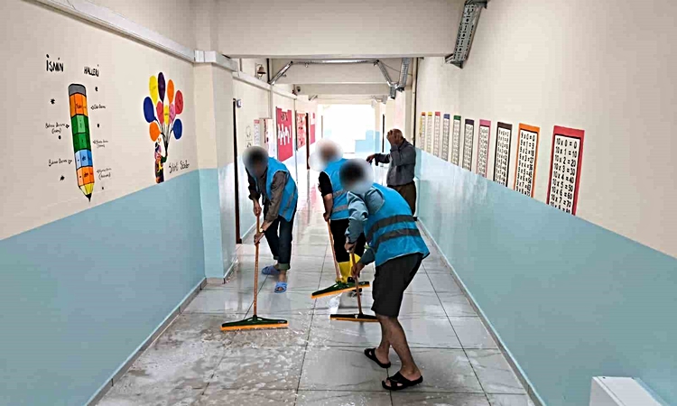 Gündemden Son Bilgiler: Hakkari’de denetimli serbestlik yükümlüleri camileri ve okulları temizledi: Gelişmeler