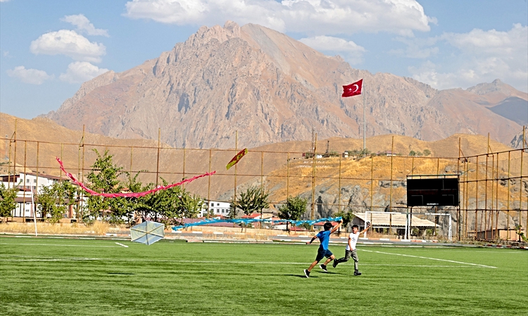 Gündemden Son Bilgiler: Hakkari'de uçurtmalar Gazzeli çocuklar için gökyüzüne bırakıldı | İşte Tüm Ayrıntılar