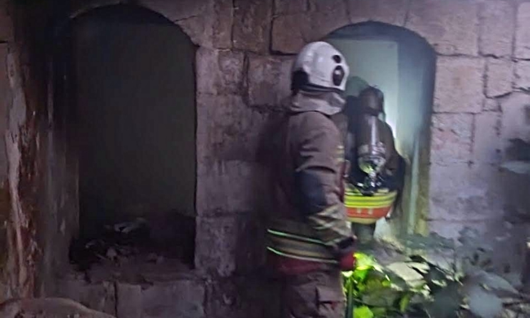 Gündemden Son Bilgiler: Hatay Antakya'da metruk binada çıkan yangın büyümeden kontrol altına alındı - Son Daki