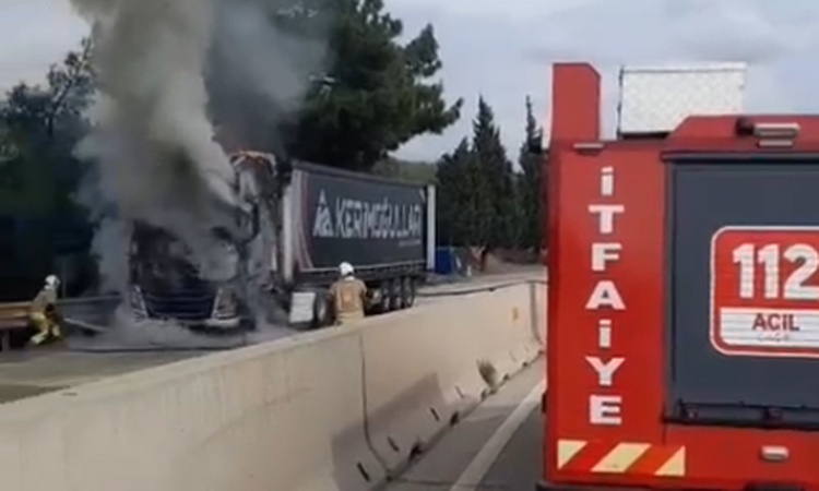 Gündemden Son Bilgiler: Hatay Belen'de seyir halindeki TIR alev aldı, itfaiye yangını söndürdü