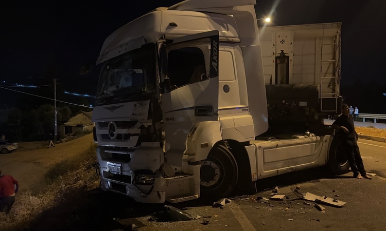 Gündemden Son Bilgiler: Hatay Reyhanlı'da Cilvegözü Sınır Kapısı'nda TIR şoförleri kavga etti, 3 kişi yaraland
