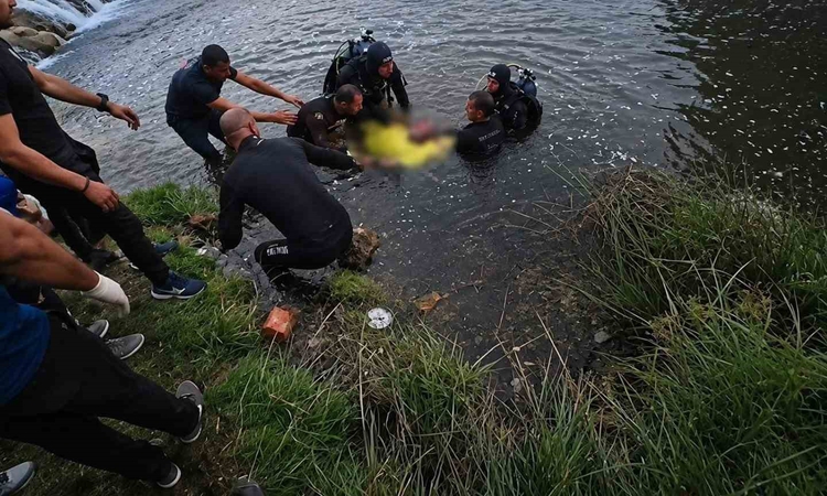 Gündemden Son Bilgiler: Hayatını ortaya koyan babası tarafından kurtarılan minik çocuk hayat savaşını kaybetti