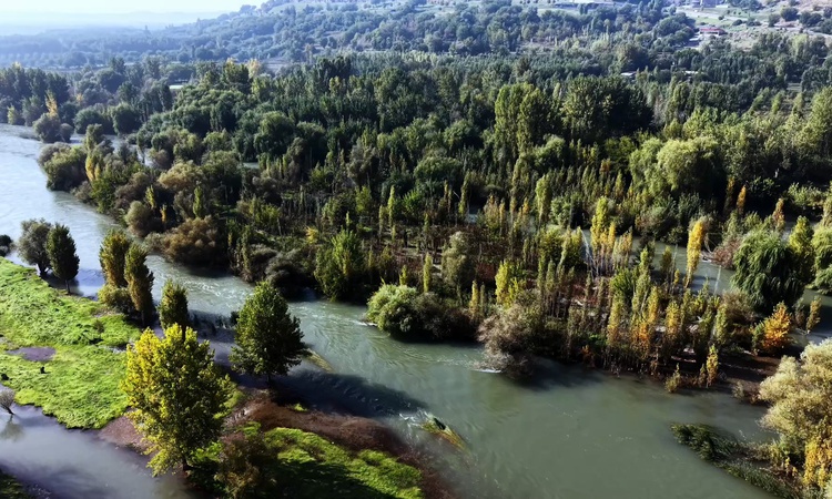 Gündemden Son Bilgiler: Hevsel Bahçeleri'ndeki sonbahar renkleri Diyarbakır Sur'da dronla görüntülendi - Son D