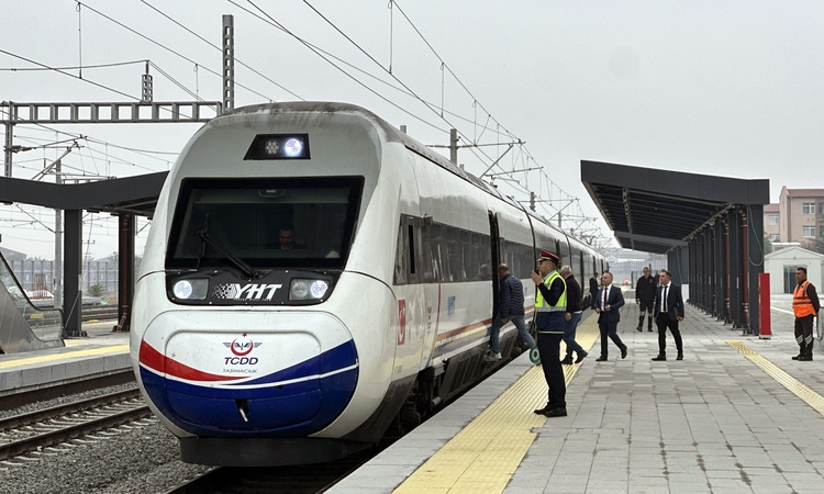 Gündemden Son Bilgiler: Hızlı tren, Edirne-Çerkezköy arasında ilk seferini yaptı: Gelişmeler Takip Ediliyor