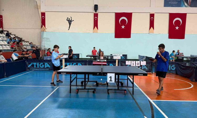 Gündemden Son Bilgiler: Hopa'da Anadolu Yıldızlar Ligi Masa Tenisi Şampiyonası resmen start aldı: Gelişmeler T
