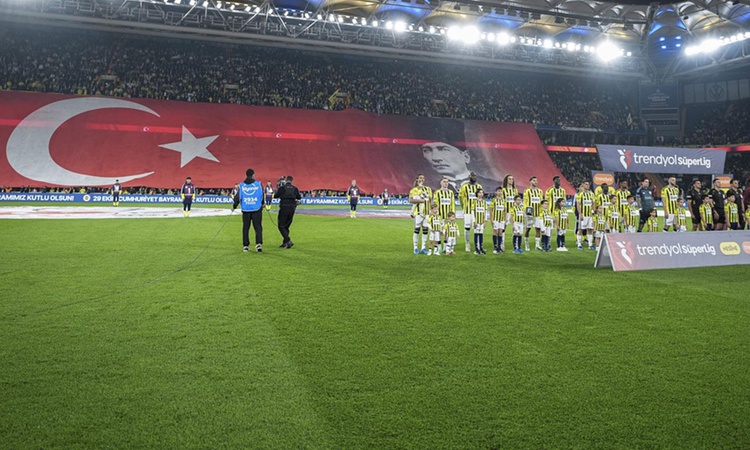Gündemden Son Bilgiler: İki gol üst üste kaçırdı, yuhalandı! Fenerbahçe'de yıldız isme büyük tepki | İşte Tüm