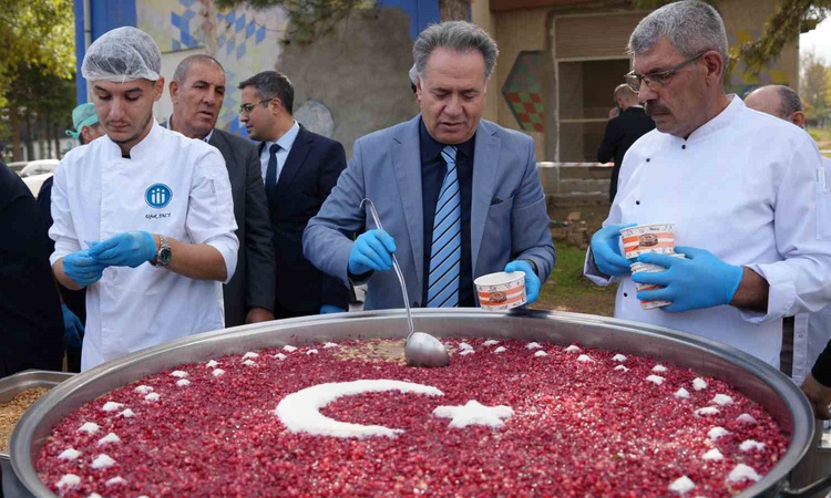 Gündemden Son Bilgiler: İnönü Üniversitesi'nde aşure ikramı birlik ve beraberlik için yapıldı | İşte Tüm Ayrın