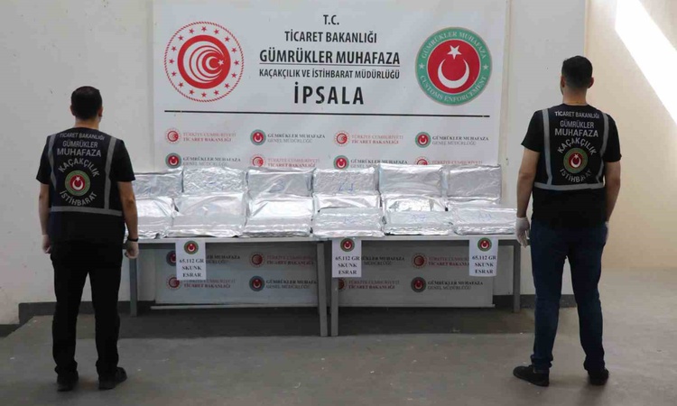 Gündemden Son Bilgiler: İpsala Gümrük Sahası'nda bir minibüste 65 kilo 112 gram uyuşturucu ele geçirildi: Geli