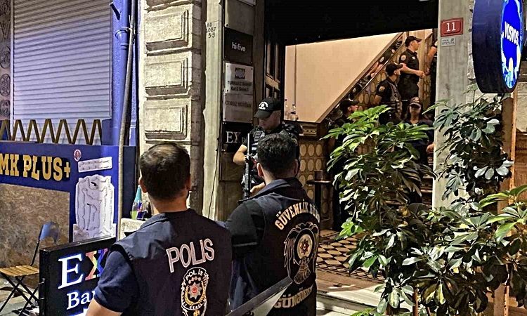 Gündemden Son Bilgiler: İstanbul’da ‘Ailem Güvende’ operasyonu: Çok sayıda mekana baskın yapıldı - Son Dakika