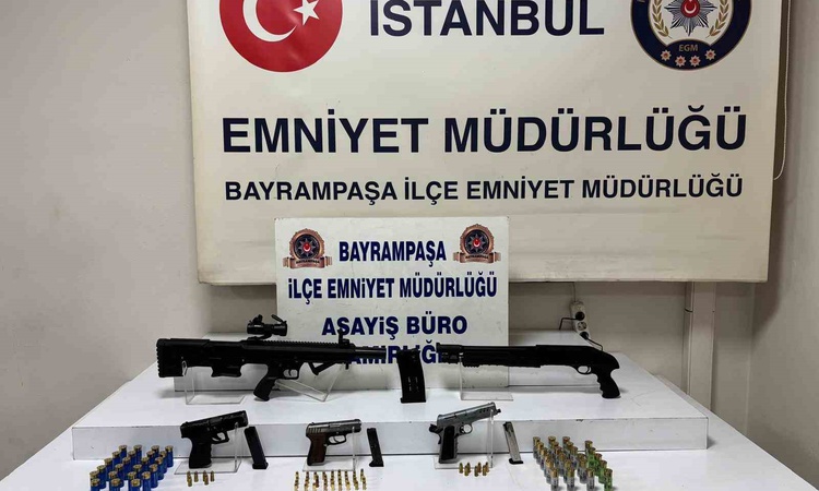 Gündemden Son Bilgiler: İstanbul Bayrampaşa'da 3 ruhsatsız tabanca ele geçirildi, şahıs yakalanarak gözaltına