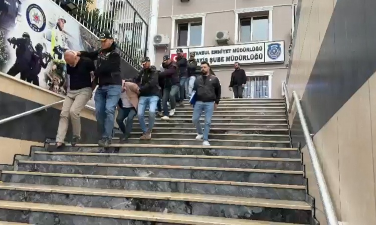 Gündemden Son Bilgiler: İstanbul'da ilanla kadınları fuhuşa yönlendiren 15 şüpheli adliyeye sevk edildi - Son