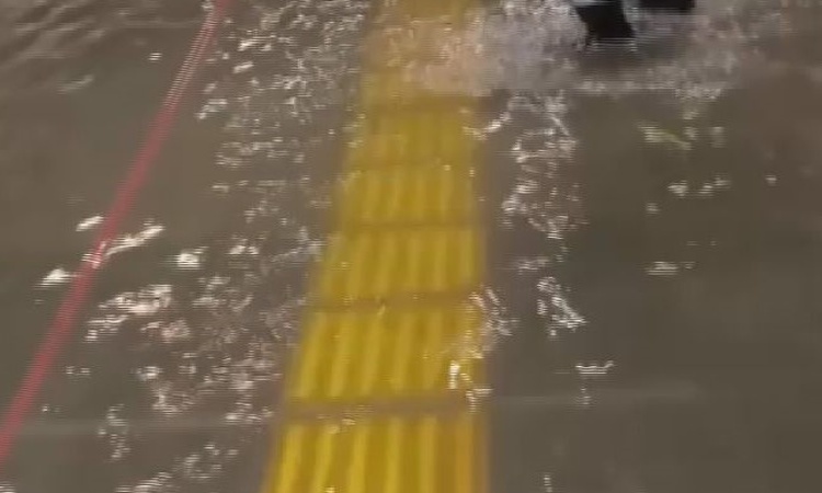 Gündemden Son Bilgiler: İstanbul'da sağanak Esenler, Zincirlikuyu ve Topkapı'da metro, alt geçitleri su bastı