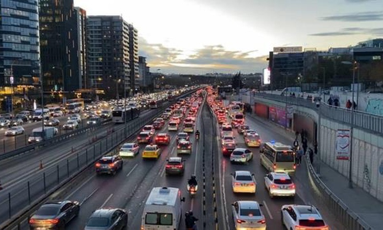 Gündemden Son Bilgiler: İstanbul'da trafik var mı? SON DAKİKA! 19 Ekim hangi ilçelerde trafik var, hangi yolla